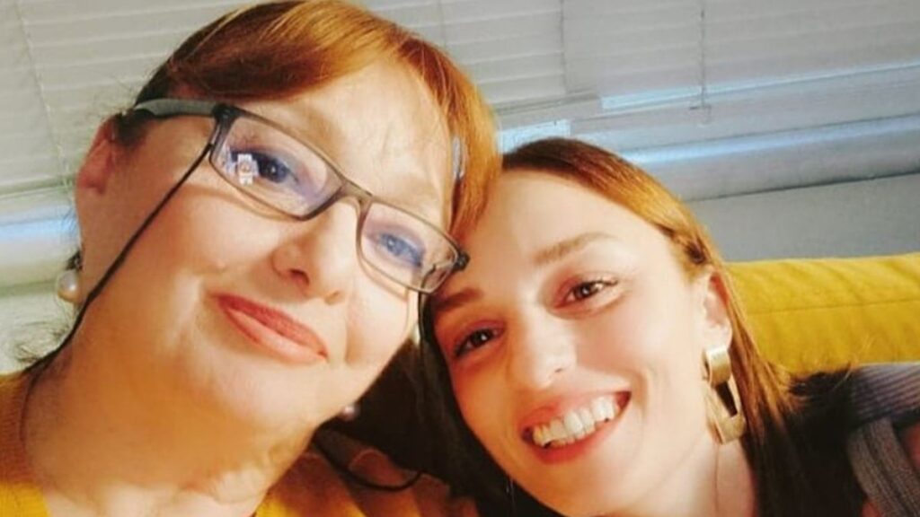 Ünlü oyuncunun annesi Meclis’in duayen tercümanıymış!