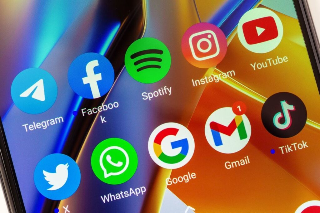 WhatsApp, Google ve YouTube yasaklanacak! Gerekçesi açıklandı
