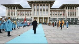 Yetkiyi vatandaş verdi etkiyi yandaş gördü