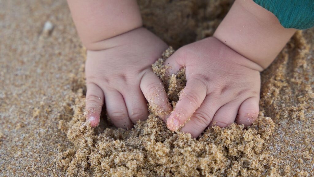 6 aylık bebeği sahilde unutup gittiler: Savunmaları hepten fiyasko