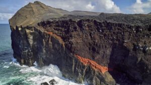 60 yıl önce birden oluşan bu ada dünyanın tüm sırrını ortaya döktü
