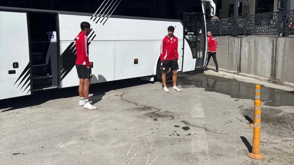 Adanaspor futbolcuları hesabı ödeyemeyince lokantada rehin kaldı!