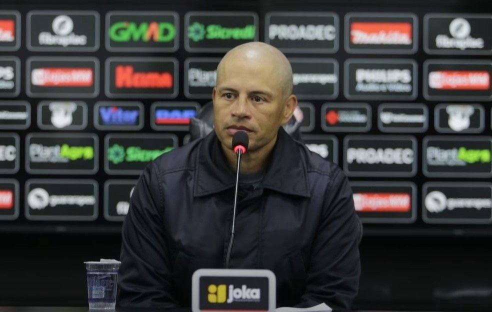 Alex’i çıldırtan olay! Oyuncuları dinlemedi, kümeye gidiyorlar…