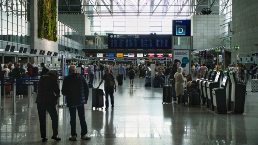 ‘Avrupa’nın bir numaralı hava yolu şirketi’ 24 rotayı ve 800 bin koltuğu iptal etti