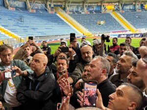 Beşiktaş taraftarından Sergen Yalçın’a büyük tepki