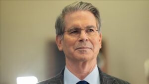 Bessent esti gürledi: Çin’in yeni yasakları ABD’yi ‘cehennemle tanıştırdı’