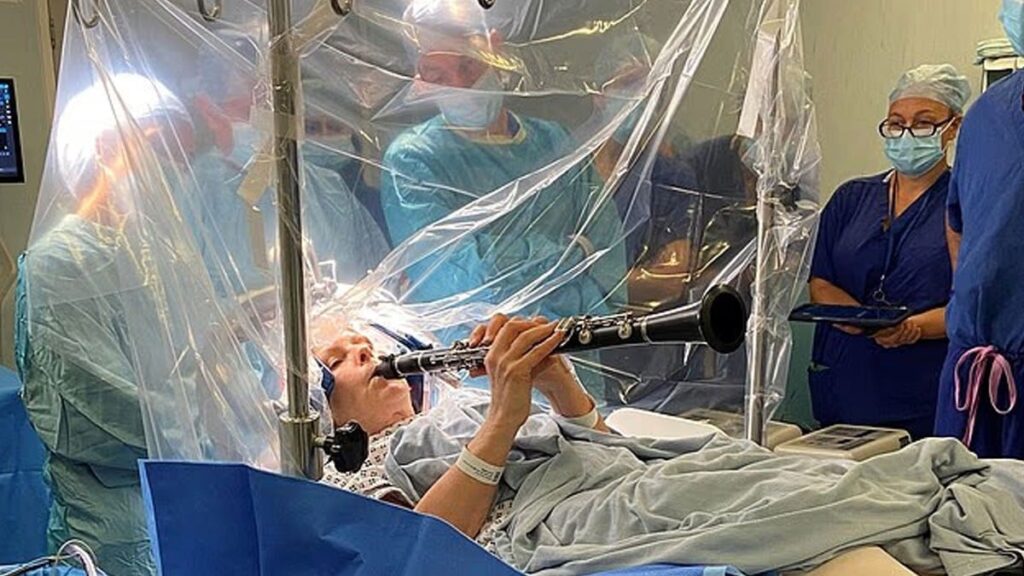 Beyin ameliyatı yapılırken klarnet çalmaya devam etti