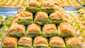 Bir dilim baklavanın fiyatı ‘pes’ dedirtti! Bir de indirim yapmışlar!