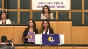 Cezaevinde 5 yıl yatan PKK’lı terörist Meclis kürsüsüne çıkartıldı