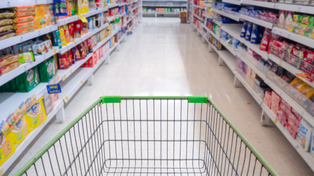 Dev süpermarket zinciri 100’den fazla mağazasını kapatıyor: Binlerce kişi işsiz kalacak