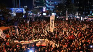 İsrail müdahalesi sonrası halk sokağa çıktı