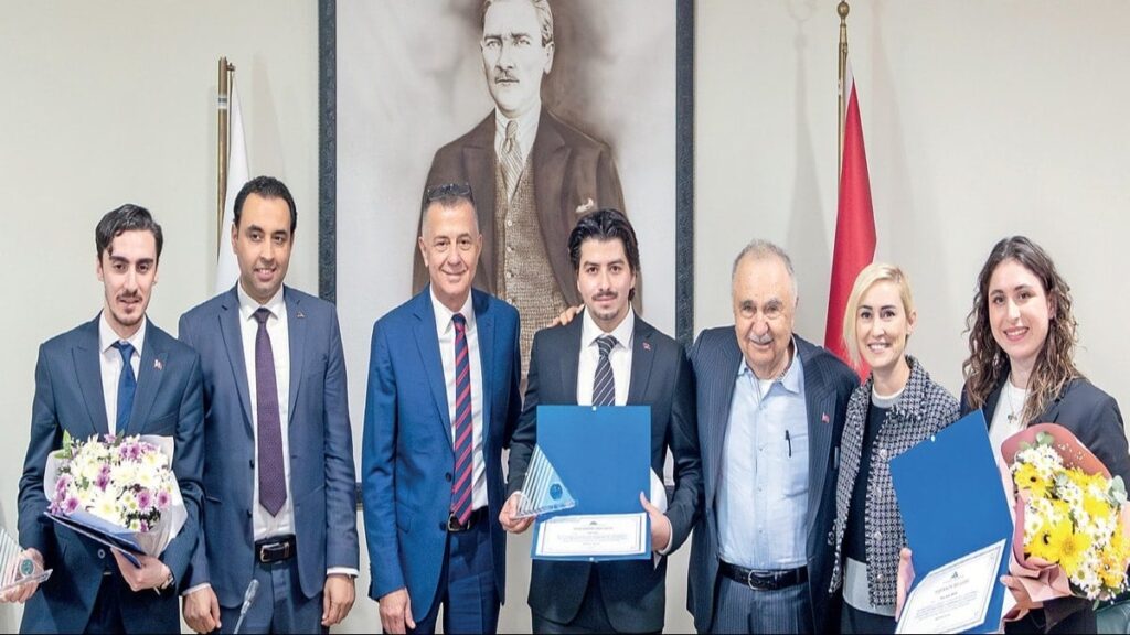 Kıyamet kopsa uçaklar inecek!