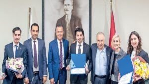 Kıyamet kopsa uçaklar inecek!