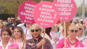Meme kanseri farkındalığı için Tekirdağ’da yürüyüş yapıldı