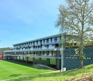 Okan Buruk’un yardımcısı tesislere gelmedi, sözleşmesi feshedildi!