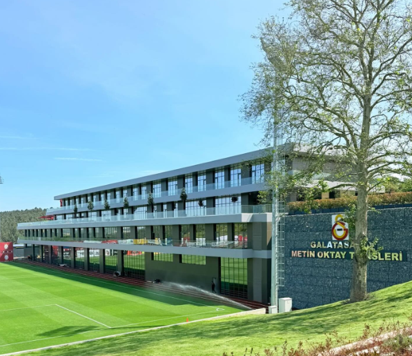 Okan Buruk’un yardımcısı tesislere gelmedi, sözleşmesi feshedildi!