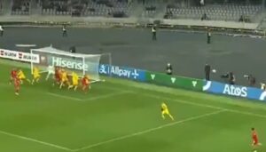 Szymanski kornerden muhteşem bir gole imza attı