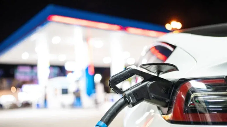 Türkiye’de 600’den fazla akaryakıt istasyonu bulunan petrol devi satışa çıkarıldı
