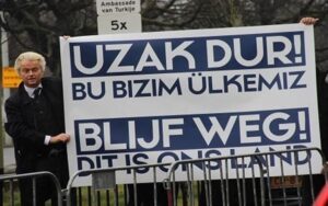 Türkiye’deki darbeyi kutlayan siyasetçi, sandıkta kayıp verdi