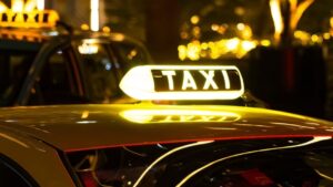 86 yaşında ve 175 milyon dolarlık şirketi var ama bir sebeple taksiye çıkıyor