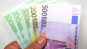 Avrupa’da 1000 Euro paniği!
