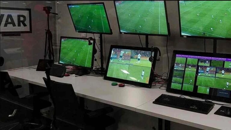 Beşiktaş-Fenerbahçe derbisinin VAR hakemi belli oldu