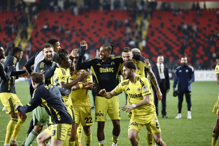 Biri Fener’i gözetliyor! Derbide yıldızlara yakın takip