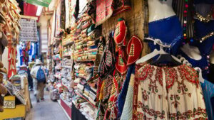 Buradan alışveriş yaparken iki kez düşünün: Biri bin yapıp satıyorlar