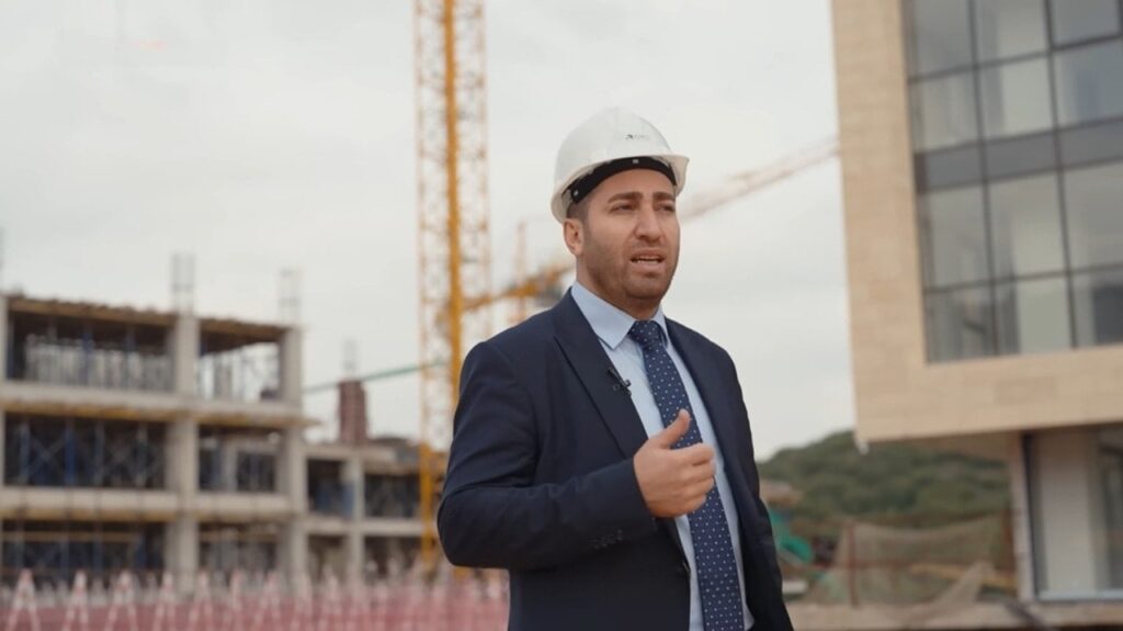 Çocukken bir odası bile yoktu… Yoksulluktan konut krallığına böyle ulaştı