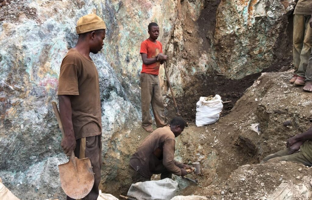 Dünya rezervinin yüzde 72’sine sahipler! İlkel madencilikle bin ton kobalt ürettiler