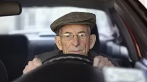 Ehliyetlere ilk kez yaş sınırı geliyor: Bu yaşın üzerindekiler otomobili başka şehre süremeyecek