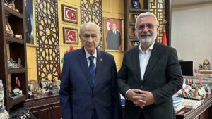 Eski AKP milletvekili Mehmet Metiner Bahçeli’yi ziyaret etti