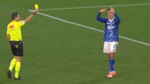 Eski Galatasaraylı çılgına döndü! Oyundan çıkmak istedi