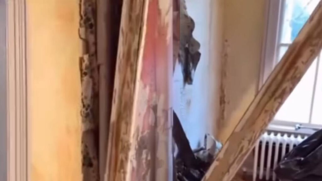 Evinde tadilat yaparken tesadüfen servet buldu: Yıllarca duvarın içine saklanmış