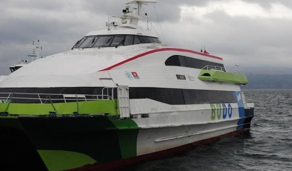 Fırtına deniz ulaşımını felç etti: