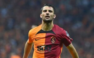 Galatasaray’ın eski yıldızı 31 yaşında futbolu bıraktı