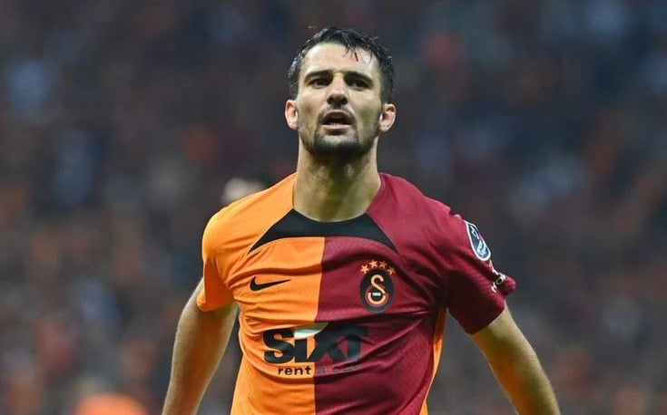 Galatasaray’ın eski yıldızı 31 yaşında futbolu bıraktı