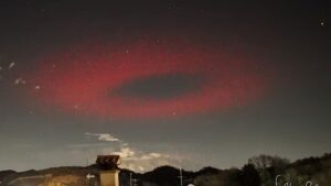 Gökyüzünde beliren kırmızı halkanın sırrı çözüldü