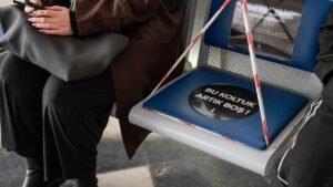 İzmir’de dikkat çeken kare: Bu koltuk artık boş!