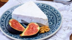 Kolesterolünüz yüksekse bu peyniri ağzınıza bile sürmeyin