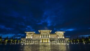 Saray musluğundan para akıyor