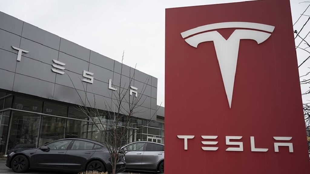 Tesla satışları Çin’de dibi gördü!