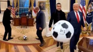 Trump ve Ronaldo, ofiste ‘maç yaptı’