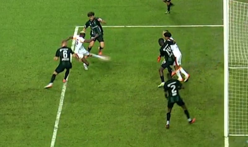 VAR devreye girdi Galatasaray’ın golü iptal edildi