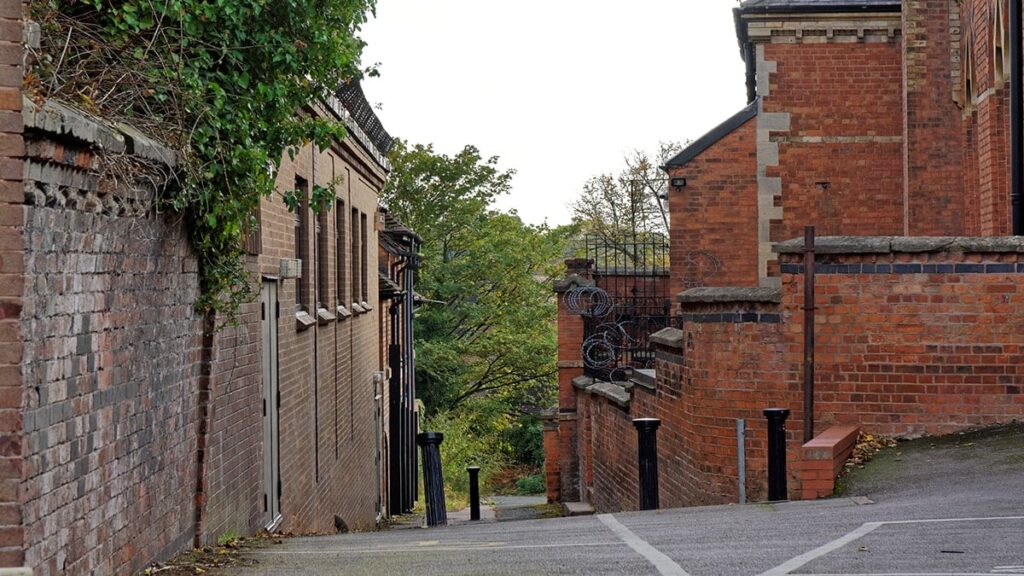 Yıllarca önce terk edilmişti şimdi herkes akın ediyor