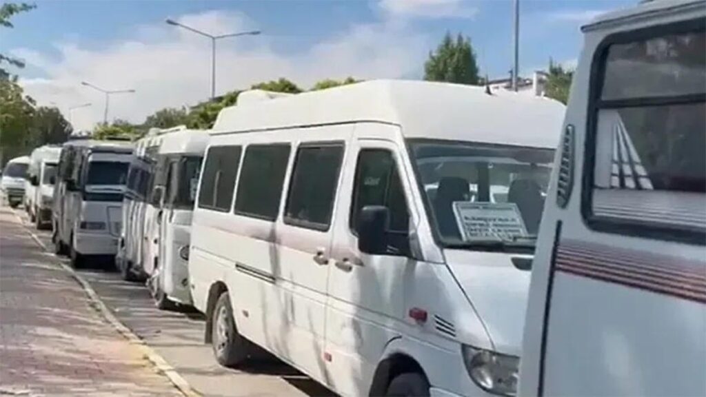 Zamlar minibüse, yük halka…