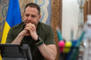 Zelenski’nin 2 numarası son mesajını paylaştı: ‘Üstüme çamur atıldı, cepheye gidiyorum’