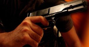 AKP’li belediyenin müdürü başına silah dayadığı fotoğrafı bakanlığa gönderdi