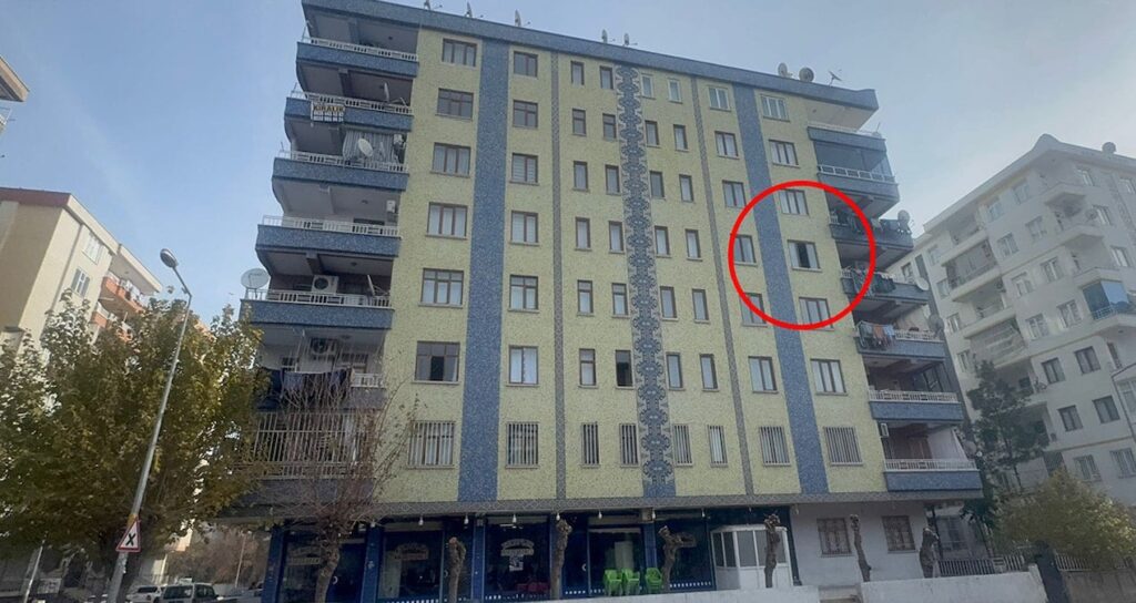 Anne dehşeti: Üç aylık bebeğini pencereden attı!