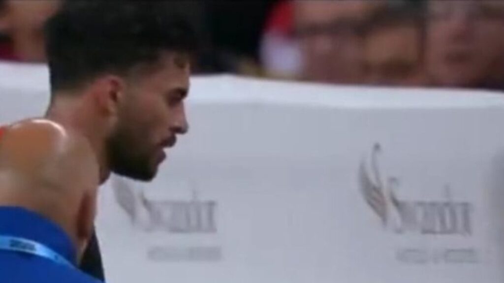 Antalyaspor-G.Saray maçında olay! Oyundan alınınca çileden çıktı